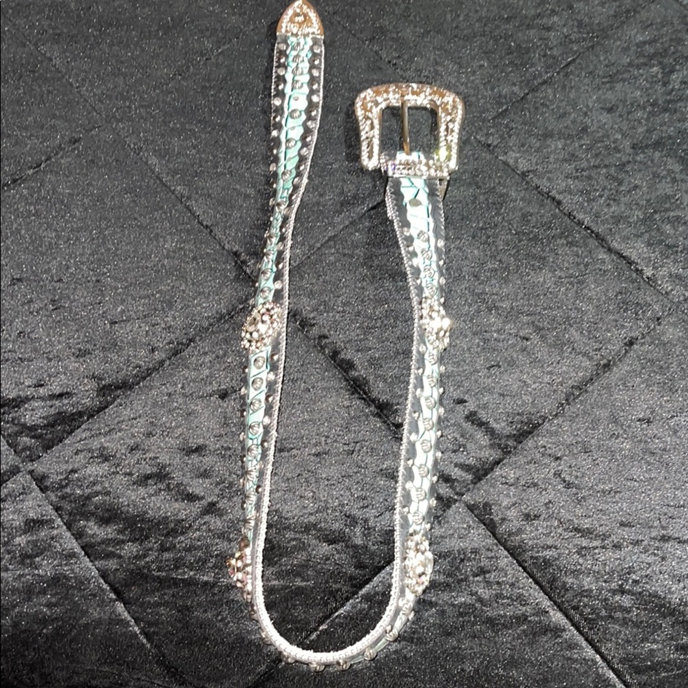 Elegant Silver and Turquoise Women's Belt - Picture 3 of 7